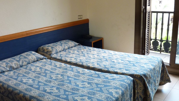 Triple Hotel Roma Reial Barcelona Triple Hotel Roma Reial Barcelona